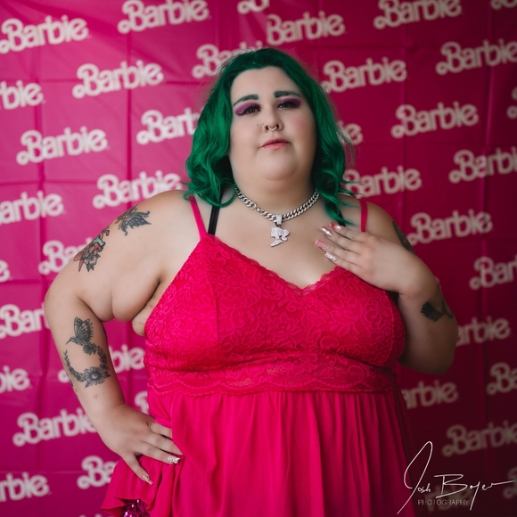 Meet your Posher, Gillian - Picture 2 of 2